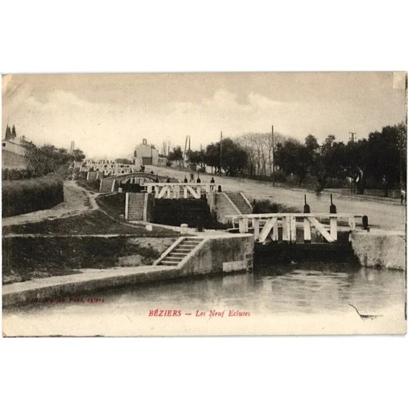 BEZIERS-Les Neuf Ecluses- Béziers, France Postcard - Picture 1 of 2